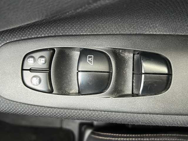日産 セレナ ハイウェイスター Vセレ+SaftyⅡ 岩手県 2015(平27)年 9.7万km ブリリアントホワイトパール 純正SDナビ/フルセグTV/バックカメラ/全方位カメラ/ビルトインETC/ドライブレコーダー/クルーズコントロール/衝突被害軽減ブレーキ/レーンキープアシスト/横滑り防止装置/アイドリングストップ/両側電動スライドドア/オートライト/LEDヘッドライト/フォグランプ/スマートキー/プッシュスタート/電動格納ミラー/クリアランスソナー/純正15インチAW/純正フロアマット/純正ドアバイザー/保証書/取扱説明書