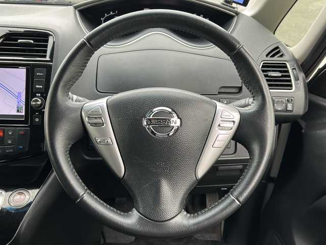 日産 セレナ ハイウェイスター Vセレ+SaftyⅡ 岩手県 2015(平27)年 9.7万km ブリリアントホワイトパール 純正SDナビ/フルセグTV/バックカメラ/全方位カメラ/ビルトインETC/ドライブレコーダー/クルーズコントロール/衝突被害軽減ブレーキ/レーンキープアシスト/横滑り防止装置/アイドリングストップ/両側電動スライドドア/オートライト/LEDヘッドライト/フォグランプ/スマートキー/プッシュスタート/電動格納ミラー/クリアランスソナー/純正15インチAW/純正フロアマット/純正ドアバイザー/保証書/取扱説明書