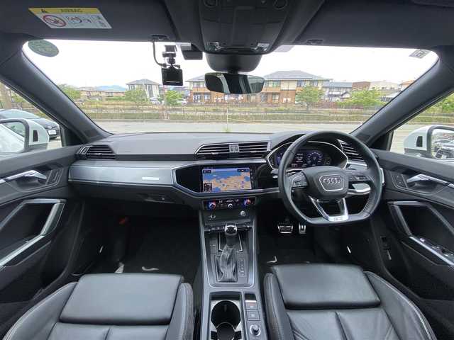 アウディ Ｑ３ SB 35TDIクワトロ Sライン 福岡県 2020(令2)年 2.3万km グレイシアホワイトメタリック ・アダプティブクルーズコントロール/・純正メモリーナビ/USB/Bluetooth/AppleCarPlay/・全方位カメラ/・ハーフレザーシート/シートヒーター/・社外前後ドライブレコーダー/・フルセグ/・ETC/・純正19AW/・プッシュスタート/・パーキングアシスト/・アイドリングストップ/・スマートキー/・スペアキー/・パワーシート/・レーンキープアシスト/・オートライト/・ＬＥＤライト/・保証書/・取扱説明書