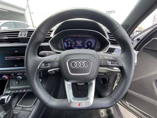 アウディ Ｑ３ SB 35TDIクワトロ Sライン 福岡県 2020(令2)年 2.3万km グレイシアホワイトメタリック ・アダプティブクルーズコントロール/・純正メモリーナビ/USB/Bluetooth/AppleCarPlay/・全方位カメラ/・ハーフレザーシート/シートヒーター/・社外前後ドライブレコーダー/・フルセグ/・ETC/・純正19AW/・プッシュスタート/・パーキングアシスト/・アイドリングストップ/・スマートキー/・スペアキー/・パワーシート/・レーンキープアシスト/・オートライト/・ＬＥＤライト/・保証書/・取扱説明書