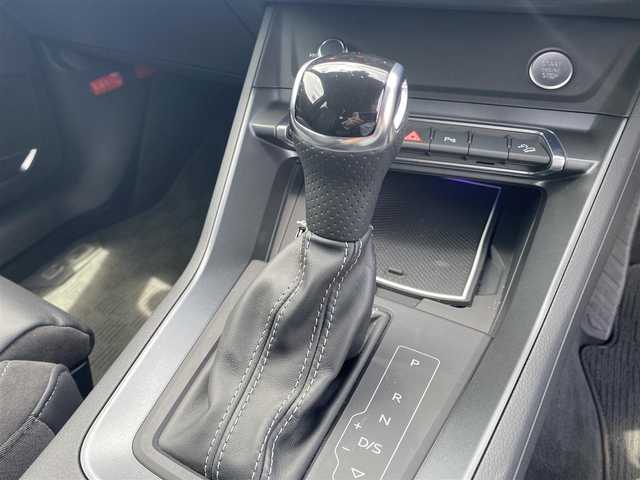 アウディ Ｑ３ SB 35TDIクワトロ Sライン 福岡県 2020(令2)年 2.3万km グレイシアホワイトメタリック ・アダプティブクルーズコントロール/・純正メモリーナビ/USB/Bluetooth/AppleCarPlay/・全方位カメラ/・ハーフレザーシート/シートヒーター/・社外前後ドライブレコーダー/・フルセグ/・ETC/・純正19AW/・プッシュスタート/・パーキングアシスト/・アイドリングストップ/・スマートキー/・スペアキー/・パワーシート/・レーンキープアシスト/・オートライト/・ＬＥＤライト/・保証書/・取扱説明書
