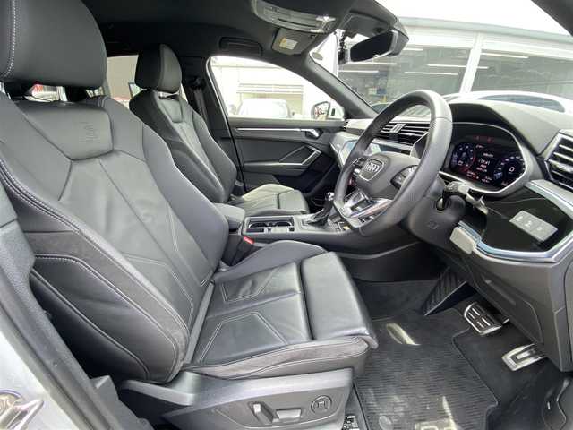 アウディ Ｑ３ SB 35TDIクワトロ Sライン 福岡県 2020(令2)年 2.3万km グレイシアホワイトメタリック ・アダプティブクルーズコントロール/・純正メモリーナビ/USB/Bluetooth/AppleCarPlay/・全方位カメラ/・ハーフレザーシート/シートヒーター/・社外前後ドライブレコーダー/・フルセグ/・ETC/・純正19AW/・プッシュスタート/・パーキングアシスト/・アイドリングストップ/・スマートキー/・スペアキー/・パワーシート/・レーンキープアシスト/・オートライト/・ＬＥＤライト/・保証書/・取扱説明書