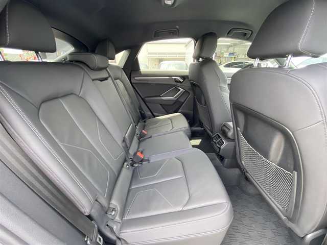 アウディ Ｑ３ SB 35TDIクワトロ Sライン 福岡県 2020(令2)年 2.3万km グレイシアホワイトメタリック ・アダプティブクルーズコントロール/・純正メモリーナビ/USB/Bluetooth/AppleCarPlay/・全方位カメラ/・ハーフレザーシート/シートヒーター/・社外前後ドライブレコーダー/・フルセグ/・ETC/・純正19AW/・プッシュスタート/・パーキングアシスト/・アイドリングストップ/・スマートキー/・スペアキー/・パワーシート/・レーンキープアシスト/・オートライト/・ＬＥＤライト/・保証書/・取扱説明書