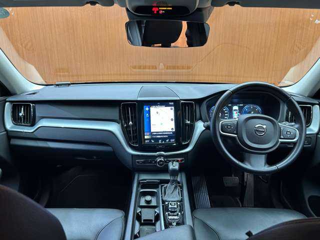 ボルボ ＸＣ６０ D4 AWD モーメンタム 千葉県 2018(平30)年 7.2万km オニキスブラックP ＡＣＣ　/純正ナビ　/３６０°カメラ　/黒革　/シートヒーター　/パワーシート　/ＬＥＤヘッドライト　/オートライト　/電動リアゲート　/純正１８インチＡＷ　/ＥＴＣ