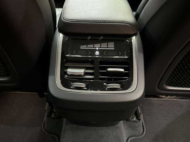 ボルボ ＸＣ６０ D4 AWD モーメンタム 千葉県 2018(平30)年 7.2万km オニキスブラックP ＡＣＣ　/純正ナビ　/３６０°カメラ　/黒革　/シートヒーター　/パワーシート　/ＬＥＤヘッドライト　/オートライト　/電動リアゲート　/純正１８インチＡＷ　/ＥＴＣ