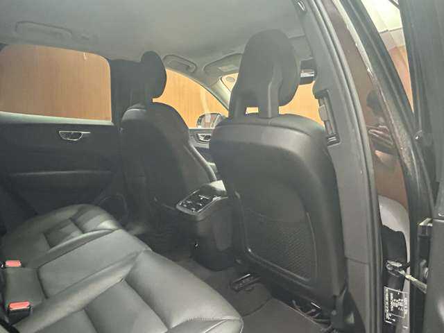 ボルボ ＸＣ６０ D4 AWD モーメンタム 千葉県 2018(平30)年 7.2万km オニキスブラックP ＡＣＣ　/純正ナビ　/３６０°カメラ　/黒革　/シートヒーター　/パワーシート　/ＬＥＤヘッドライト　/オートライト　/電動リアゲート　/純正１８インチＡＷ　/ＥＴＣ