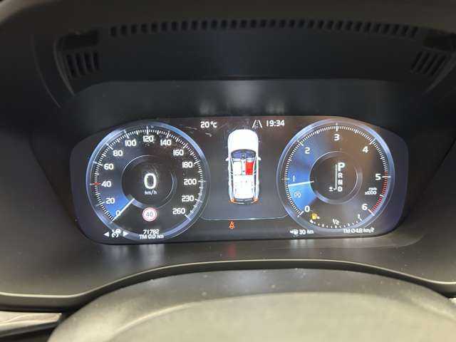 ボルボ ＸＣ６０ D4 AWD モーメンタム 千葉県 2018(平30)年 7.2万km オニキスブラックP ＡＣＣ　/純正ナビ　/３６０°カメラ　/黒革　/シートヒーター　/パワーシート　/ＬＥＤヘッドライト　/オートライト　/電動リアゲート　/純正１８インチＡＷ　/ＥＴＣ