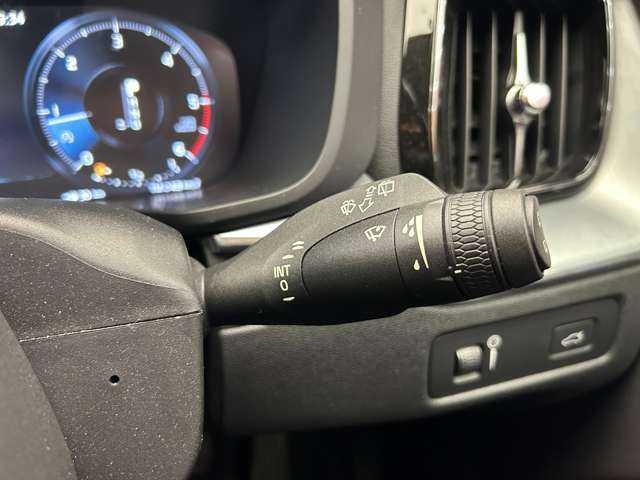 ボルボ ＸＣ６０ D4 AWD モーメンタム 千葉県 2018(平30)年 7.2万km オニキスブラックP ＡＣＣ　/純正ナビ　/３６０°カメラ　/黒革　/シートヒーター　/パワーシート　/ＬＥＤヘッドライト　/オートライト　/電動リアゲート　/純正１８インチＡＷ　/ＥＴＣ