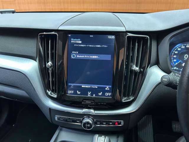 ボルボ ＸＣ６０ D4 AWD モーメンタム 千葉県 2018(平30)年 7.2万km オニキスブラックP ＡＣＣ　/純正ナビ　/３６０°カメラ　/黒革　/シートヒーター　/パワーシート　/ＬＥＤヘッドライト　/オートライト　/電動リアゲート　/純正１８インチＡＷ　/ＥＴＣ