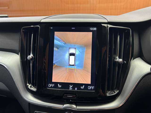 ボルボ ＸＣ６０ D4 AWD モーメンタム 千葉県 2018(平30)年 7.2万km オニキスブラックP ＡＣＣ　/純正ナビ　/３６０°カメラ　/黒革　/シートヒーター　/パワーシート　/ＬＥＤヘッドライト　/オートライト　/電動リアゲート　/純正１８インチＡＷ　/ＥＴＣ