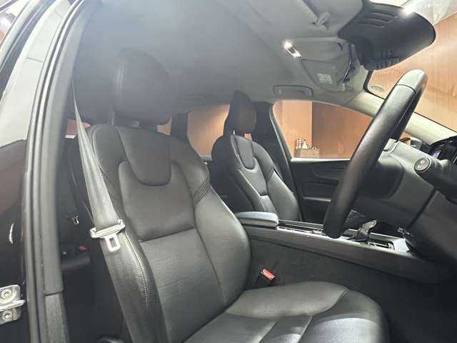 ボルボ ＸＣ６０ D4 AWD モーメンタム 千葉県 2018(平30)年 7.2万km オニキスブラックP ＡＣＣ　/純正ナビ　/３６０°カメラ　/黒革　/シートヒーター　/パワーシート　/ＬＥＤヘッドライト　/オートライト　/電動リアゲート　/純正１８インチＡＷ　/ＥＴＣ