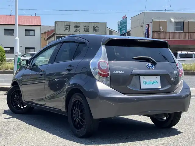 トヨタ アクア S 三重県 2014(平26)年 18.1万km グレーメタリック スマートキー×2/プッシュスタート/純正メモリナビ/・CD録音・フルセグ/・SD・DVD再生/・Bluetoothオーディオ/・バックカメラ/ドライブレコーダー/社外16インチAW/LEDヘッドライト/フォグライト/オートライト/ウィンカーミラー/電格ミラー/プライバシーガラス/フロアマット/ドアバイザー/ETC