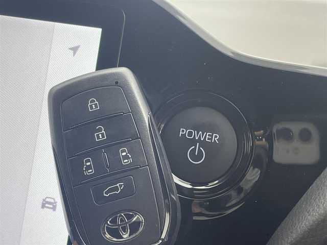 トヨタ ノア ハイブリッド S－Z 茨城県 2025(令7)年 0.1千km アティチュードブラックマイカ 登録済未使用車/純正10.5型DA/フルセグ/CD/DVDデッキ/バックカメラ/快適利便パッケージ/衝突被害軽減ブレーキ/車線逸脱抑制装置/レーダークルーズコントロール/オートマチックハイビーム/クリアランスソナー/両側電動スライドドア/ETC2.0/ドラレコ/シートヒーター/純正17インチAW/3眼LEDヘッドライト/スマートキー