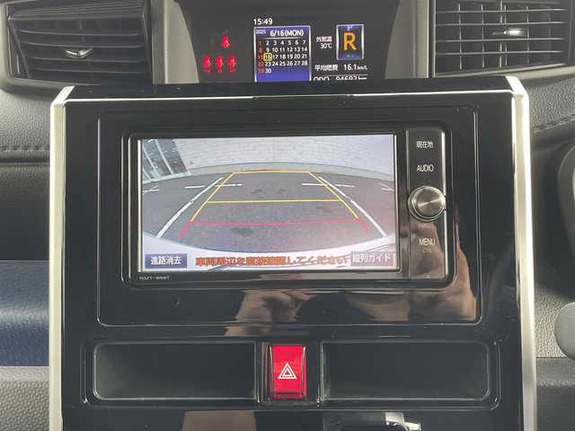 トヨタ タンク カスタムG－T 佐賀県 2016(平28)年 9.5万km パールホワイトⅢ (株)IDOMが運営する【じしゃロン佐賀店】の自社ローン専用車両になります。こちらは現金またはオートローンご利用時の価格です。自社ローンご希望の方は別途その旨お申付け下さい/純正SDナビ/フルセグテレビ/Bluetooth/バックカメラ/ビルトインETC/衝突軽減ブレーキ/両側パワースライドドア/クルーズコントロール/アイドリングストップ/横滑り防止/オートライト/LEDヘッドライト/フォグライト/純正アルミホイール/純正フロアマット/スマートキー/プッシュスタート