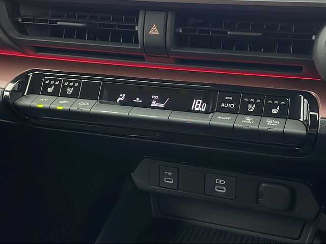 トヨタ プリウス Z 新潟県 2023(令5)年 0.4万km プラチナホワイトパールマイカ 純正メモリナビ/（BT/FM/AM/フルセグTV)/全周囲カメラ/ステアリングスイッチ/ステアリングヒーター/パワーシート/エアシート/シートヒーター/シートメモリー/AC１００V /自動駐車システム/デジタルインナーミラー/ブラインドスポットモニター/モデリスタシグネチャーイルミ/ヘッドライトレベライザー/電格ミラー/ウィンカーミラー/ETC2.0