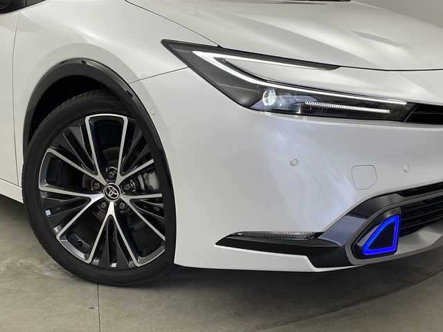 トヨタ プリウス Z 新潟県 2023(令5)年 0.4万km プラチナホワイトパールマイカ 純正メモリナビ/（BT/FM/AM/フルセグTV)/全周囲カメラ/ステアリングスイッチ/ステアリングヒーター/パワーシート/エアシート/シートヒーター/シートメモリー/AC１００V /自動駐車システム/デジタルインナーミラー/ブラインドスポットモニター/モデリスタシグネチャーイルミ/ヘッドライトレベライザー/電格ミラー/ウィンカーミラー/ETC2.0