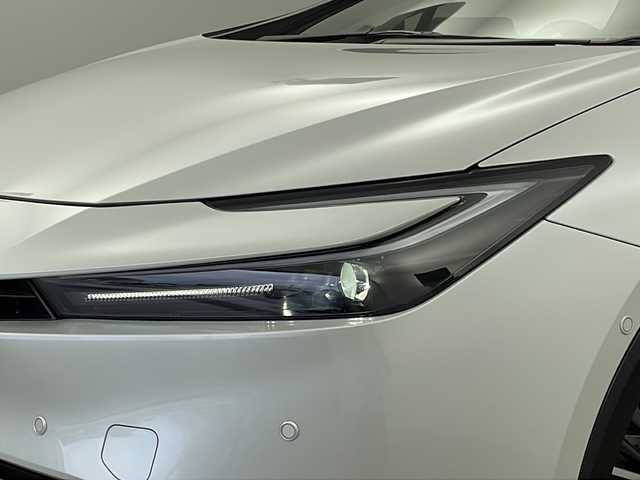トヨタ プリウス Z 新潟県 2023(令5)年 0.4万km プラチナホワイトパールマイカ 純正メモリナビ/（BT/FM/AM/フルセグTV)/全周囲カメラ/ステアリングスイッチ/ステアリングヒーター/パワーシート/エアシート/シートヒーター/シートメモリー/AC１００V /自動駐車システム/デジタルインナーミラー/ブラインドスポットモニター/モデリスタシグネチャーイルミ/ヘッドライトレベライザー/電格ミラー/ウィンカーミラー/ETC2.0