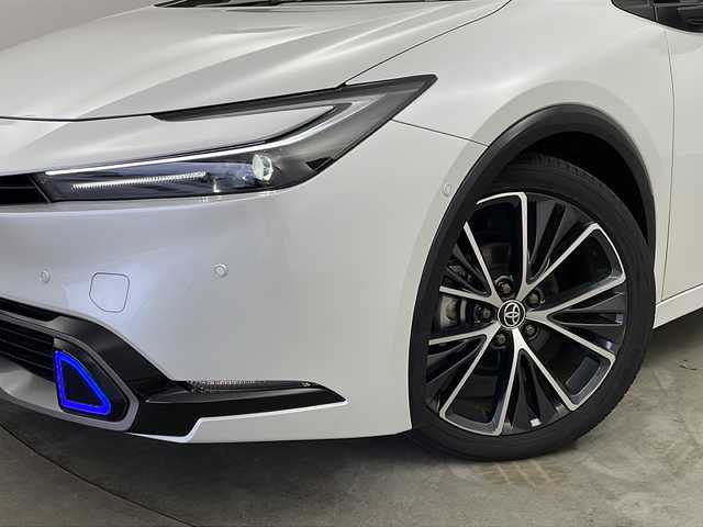 トヨタ プリウス Z 新潟県 2023(令5)年 0.4万km プラチナホワイトパールマイカ 純正メモリナビ/（BT/FM/AM/フルセグTV)/全周囲カメラ/ステアリングスイッチ/ステアリングヒーター/パワーシート/エアシート/シートヒーター/シートメモリー/AC１００V /自動駐車システム/デジタルインナーミラー/ブラインドスポットモニター/モデリスタシグネチャーイルミ/ヘッドライトレベライザー/電格ミラー/ウィンカーミラー/ETC2.0
