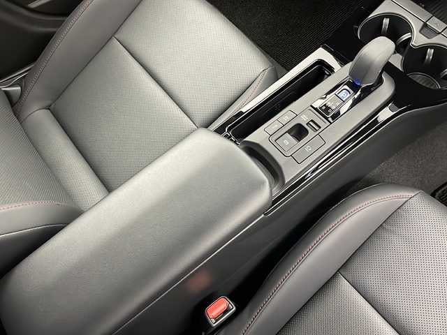 トヨタ プリウス Z 新潟県 2023(令5)年 0.4万km プラチナホワイトパールマイカ 純正メモリナビ/（BT/FM/AM/フルセグTV)/全周囲カメラ/ステアリングスイッチ/ステアリングヒーター/パワーシート/エアシート/シートヒーター/シートメモリー/AC１００V /自動駐車システム/デジタルインナーミラー/ブラインドスポットモニター/モデリスタシグネチャーイルミ/ヘッドライトレベライザー/電格ミラー/ウィンカーミラー/ETC2.0