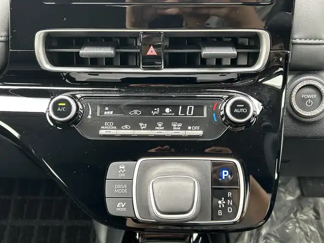 トヨタ アクア G 愛媛県 2024(令6)年 0.3万km ブラックマイカ 純正ディスプレイオーディオ（Bluetooth）/CD/DVDデッキ/ETC/レーダークルーズコントロール/バックカメラ/USB入力端子/スペアキー/前後ドライブレコーダー/前後コーナーセンサー/LEDヘッドライト/純正フロアマット/ABS/横滑り防止装置/レーンキープアシスト/盗難防止装置/オートマチックハイビーム/Wエアバッグ/衝突被害軽減システム