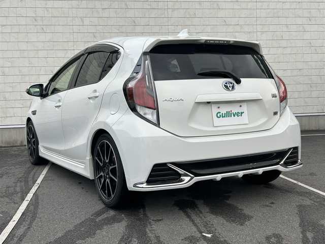 トヨタ アクア G G’s 静岡県 2016(平28)年 5.9万km ライムホワイトパールクリスタルシャイン ワンオーナー/社外ナビ/　（フルセグTV、DVD、CD）/バックカメラ/純正エアロパーツ/クルーズコントロール/ハーフレザーシート/プリクラッシュセーフティ/横滑り防止装置/レーンキープアシスト/オートマチックハイビーム/スマートキー/プッシュスタート/社外ETC/社外前後ドライブレコーダー/盗難防止装置/純正フロアマット/純正17インチアルミホイール/保証書/取扱説明書