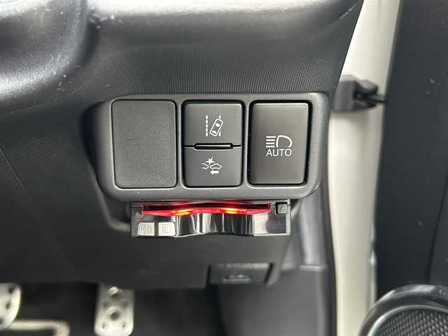 トヨタ アクア G G’s 静岡県 2016(平28)年 5.9万km ライムホワイトパールクリスタルシャイン ワンオーナー/社外ナビ/　（フルセグTV、DVD、CD）/バックカメラ/純正エアロパーツ/クルーズコントロール/ハーフレザーシート/プリクラッシュセーフティ/横滑り防止装置/レーンキープアシスト/オートマチックハイビーム/スマートキー/プッシュスタート/社外ETC/社外前後ドライブレコーダー/盗難防止装置/純正フロアマット/純正17インチアルミホイール/保証書/取扱説明書
