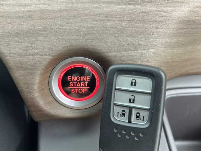 ホンダ フリード G ホンダセンシング 宮城県 2020(令2)年 1.2万km ルナシルバーM ワンオーナー/Honda SENSING/・衝突軽減ブレーキ/・アダプティブクルーズコントロール/・車線維持支援システム/純正9インチSDナビ/・BT.SD.USB.CD.DVD/バックカメラ/フルセグTV/両側パワースライドドア/ビルトインETC/ドライブレコーダー（FR）/プッシュスタート/スマートキー×2/ステアリングスイッチ/純正フロアマット/ハロゲンヘッドライト/純正ホイルキャップ/ドアバイザー/横滑り防止