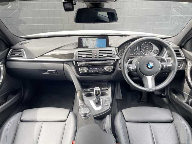 ＢＭＷ ３２０ｄ ツーリング Mスポーツ 三重県 2018(平30)年 2万km アルピンホワイトⅢ ワンオーナー　/ACC　/ハイラインパッケージ　/LEDライト　/黒革シート　/パワーシート　/シートヒーター　/フット機能付電動リアゲート　/純正ナビ　/バックカメラ　/ミラー型ETC　/純正18インチアルミ　/コンフォートAC