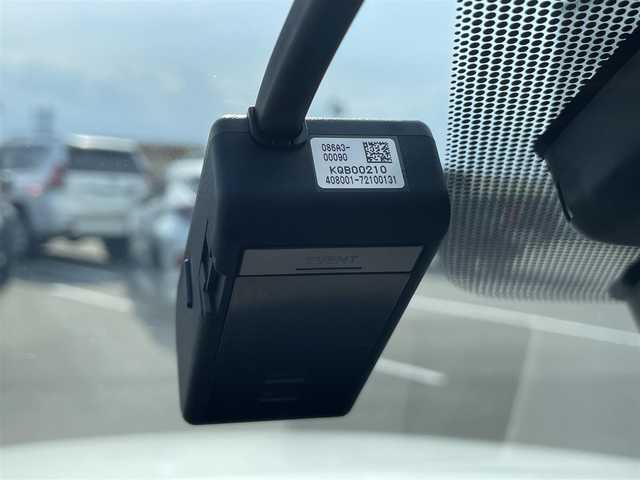レクサス ＩＳ 300h 茨城県 2018(平30)年 4.5万km パール 純正メーカーナビ/　　AM/FM/CD/DVD/ブルーレイ/SD/AUX/BT/フルセグTV/レーダークルーズコントロール/レーンキープ/バックカメラ/電動シート/シートヒーター/パドルシフト/ドラレコ/前後コーナーセンサー/オートライト/オートハイビーム/純正アルミホイール17インチ/純正フロアマット/横滑り防止/ETC2.0