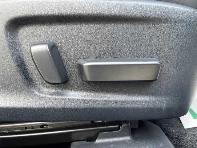 レクサス ＩＳ 300h 茨城県 2018(平30)年 4.5万km パール 純正メーカーナビ/　　AM/FM/CD/DVD/ブルーレイ/SD/AUX/BT/フルセグTV/レーダークルーズコントロール/レーンキープ/バックカメラ/電動シート/シートヒーター/パドルシフト/ドラレコ/前後コーナーセンサー/オートライト/オートハイビーム/純正アルミホイール17インチ/純正フロアマット/横滑り防止/ETC2.0