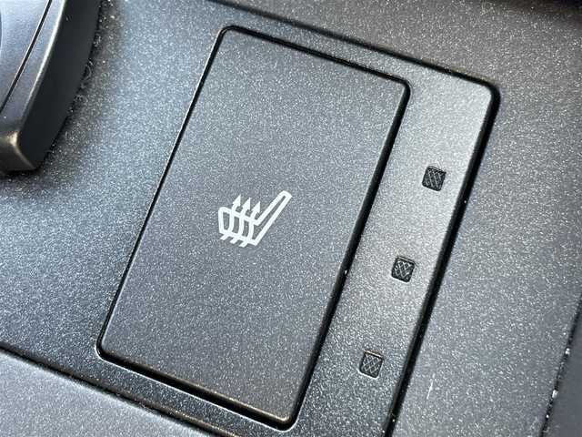 レクサス ＩＳ 300h 茨城県 2018(平30)年 4.5万km パール 純正メーカーナビ/　　AM/FM/CD/DVD/ブルーレイ/SD/AUX/BT/フルセグTV/レーダークルーズコントロール/レーンキープ/バックカメラ/電動シート/シートヒーター/パドルシフト/ドラレコ/前後コーナーセンサー/オートライト/オートハイビーム/純正アルミホイール17インチ/純正フロアマット/横滑り防止/ETC2.0
