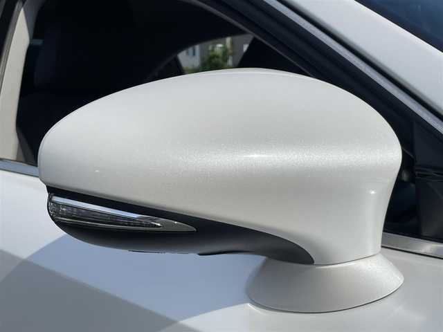 レクサス ＩＳ 300h 茨城県 2018(平30)年 4.5万km パール 純正メーカーナビ/　　AM/FM/CD/DVD/ブルーレイ/SD/AUX/BT/フルセグTV/レーダークルーズコントロール/レーンキープ/バックカメラ/電動シート/シートヒーター/パドルシフト/ドラレコ/前後コーナーセンサー/オートライト/オートハイビーム/純正アルミホイール17インチ/純正フロアマット/横滑り防止/ETC2.0