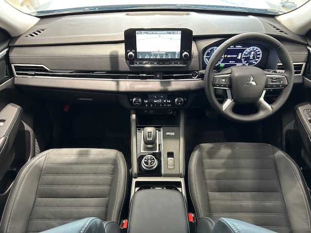 三菱 アウトランダー ＰＨＥＶ G 宮城県 2022(令4)年 2万km チタニウムグレーメタリック 4WD/e-Assist/・車線維持支援機能/・衝突被害軽減ブレーキシステム/・後退時交差車両検知警報システム/・ふらつき警告/・標識認識システム/純正メモリナビ/全方位カメラ/バックカメラ/フルセグテレビ/Bluetooth/クルーズコントロール/パドルシフト/純正ドラレコ前後/パワーシート/シートヒーター/純正LEDヘッドライト/オートライト/オートマチックハイビーム/フォグランプ/横滑り防止装置/アンチロックブレーキシステム/純正アルミホイール/純正フロアマット