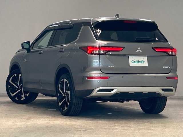 三菱 アウトランダー ＰＨＥＶ G 宮城県 2022(令4)年 2万km チタニウムグレーメタリック 4WD/e-Assist/・車線維持支援機能/・衝突被害軽減ブレーキシステム/・後退時交差車両検知警報システム/・ふらつき警告/・標識認識システム/純正メモリナビ/全方位カメラ/バックカメラ/フルセグテレビ/Bluetooth/クルーズコントロール/パドルシフト/純正ドラレコ前後/パワーシート/シートヒーター/純正LEDヘッドライト/オートライト/オートマチックハイビーム/フォグランプ/横滑り防止装置/アンチロックブレーキシステム/純正アルミホイール/純正フロアマット