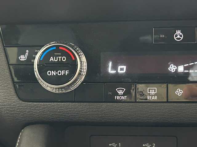 三菱 アウトランダー ＰＨＥＶ G 宮城県 2022(令4)年 2万km チタニウムグレーメタリック 4WD/e-Assist/・車線維持支援機能/・衝突被害軽減ブレーキシステム/・後退時交差車両検知警報システム/・ふらつき警告/・標識認識システム/純正メモリナビ/全方位カメラ/バックカメラ/フルセグテレビ/Bluetooth/クルーズコントロール/パドルシフト/純正ドラレコ前後/パワーシート/シートヒーター/純正LEDヘッドライト/オートライト/オートマチックハイビーム/フォグランプ/横滑り防止装置/アンチロックブレーキシステム/純正アルミホイール/純正フロアマット