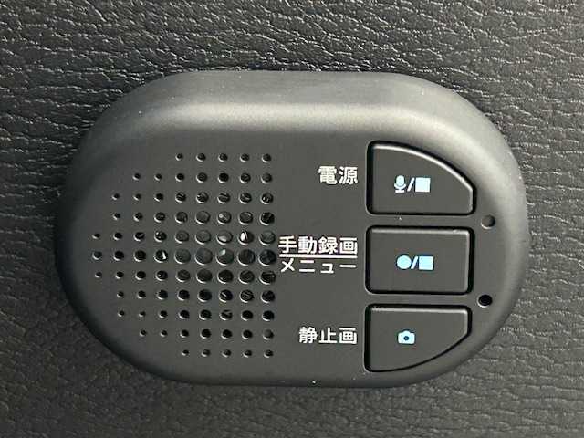 三菱 アウトランダー ＰＨＥＶ G 宮城県 2022(令4)年 2万km チタニウムグレーメタリック 4WD/e-Assist/・車線維持支援機能/・衝突被害軽減ブレーキシステム/・後退時交差車両検知警報システム/・ふらつき警告/・標識認識システム/純正メモリナビ/全方位カメラ/バックカメラ/フルセグテレビ/Bluetooth/クルーズコントロール/パドルシフト/純正ドラレコ前後/パワーシート/シートヒーター/純正LEDヘッドライト/オートライト/オートマチックハイビーム/フォグランプ/横滑り防止装置/アンチロックブレーキシステム/純正アルミホイール/純正フロアマット