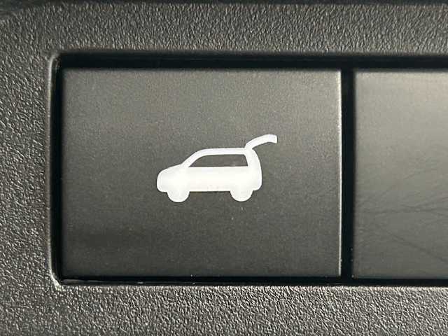 三菱 アウトランダー ＰＨＥＶ G 宮城県 2022(令4)年 2万km チタニウムグレーメタリック 4WD/e-Assist/・車線維持支援機能/・衝突被害軽減ブレーキシステム/・後退時交差車両検知警報システム/・ふらつき警告/・標識認識システム/純正メモリナビ/全方位カメラ/バックカメラ/フルセグテレビ/Bluetooth/クルーズコントロール/パドルシフト/純正ドラレコ前後/パワーシート/シートヒーター/純正LEDヘッドライト/オートライト/オートマチックハイビーム/フォグランプ/横滑り防止装置/アンチロックブレーキシステム/純正アルミホイール/純正フロアマット