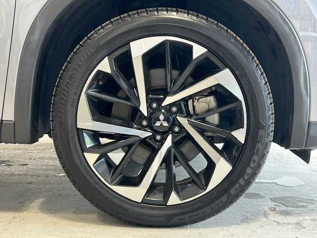 三菱 アウトランダー ＰＨＥＶ G 宮城県 2022(令4)年 2万km チタニウムグレーメタリック 4WD/e-Assist/・車線維持支援機能/・衝突被害軽減ブレーキシステム/・後退時交差車両検知警報システム/・ふらつき警告/・標識認識システム/純正メモリナビ/全方位カメラ/バックカメラ/フルセグテレビ/Bluetooth/クルーズコントロール/パドルシフト/純正ドラレコ前後/パワーシート/シートヒーター/純正LEDヘッドライト/オートライト/オートマチックハイビーム/フォグランプ/横滑り防止装置/アンチロックブレーキシステム/純正アルミホイール/純正フロアマット