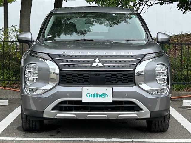 三菱 アウトランダー ＰＨＥＶ G 宮城県 2022(令4)年 2万km チタニウムグレーメタリック 4WD/e-Assist/・車線維持支援機能/・衝突被害軽減ブレーキシステム/・後退時交差車両検知警報システム/・ふらつき警告/・標識認識システム/純正メモリナビ/全方位カメラ/バックカメラ/フルセグテレビ/Bluetooth/クルーズコントロール/パドルシフト/純正ドラレコ前後/パワーシート/シートヒーター/純正LEDヘッドライト/オートライト/オートマチックハイビーム/フォグランプ/横滑り防止装置/アンチロックブレーキシステム/純正アルミホイール/純正フロアマット