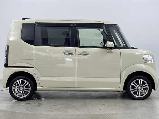 ホンダ Ｎ ＢＯＸ G 道央・札幌 2013(平25)年 9万km ヒダマリアイボリーパール ・4WD/・寒冷地仕様/・社外オーディオ&CD&USB/・両側パワースライドドア/・ベンチシート/・社外エンジンスターター/・社外前後ドライブレコーダー/・ドアミラーヒーター/・HIDヘッドライト/・純正14インチAW