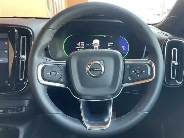 ボルボ ボルボ ＸＣ４０ リチャージ プラス シングルモーター 熊本県 2022(令4)年 3.7万km グレーⅡ ・ワンオーナー/・スマートキー/・プッシュスタート/・Pilot Assist/・レーンキープエイド/・ロードサインインフォメーション/・衝突回避/・クロストラフィックアラート/・ワンペダルドライブ/・クルーズコントロール(追従式)/・オートハイビーム/・ハーフレザーシート/・前席パワーシート/・前席シートヒーター /・純正ディスプレイオーディオ/　【Bluetooth・USB・AppleCarPlay・AndroidAuto】/・全方位カメラ/・ETC/・ドライブレコーダー/・パワーバックドア/・LEDヘッドランプ/・純正マット