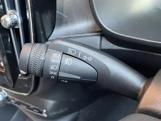 ボルボ ボルボ ＸＣ４０ リチャージ プラス シングルモーター 熊本県 2022(令4)年 3.7万km グレーⅡ ・ワンオーナー/・スマートキー/・プッシュスタート/・Pilot Assist/・レーンキープエイド/・ロードサインインフォメーション/・衝突回避/・クロストラフィックアラート/・ワンペダルドライブ/・クルーズコントロール(追従式)/・オートハイビーム/・ハーフレザーシート/・前席パワーシート/・前席シートヒーター /・純正ディスプレイオーディオ/　【Bluetooth・USB・AppleCarPlay・AndroidAuto】/・全方位カメラ/・ETC/・ドライブレコーダー/・パワーバックドア/・LEDヘッドランプ/・純正マット