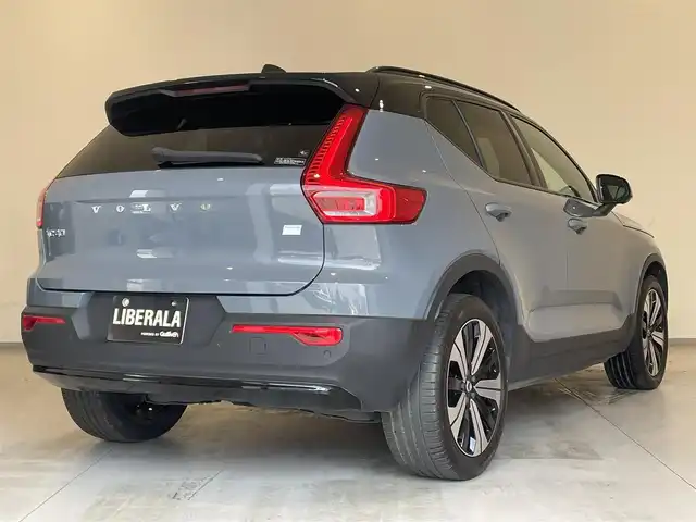 ボルボ ボルボ ＸＣ４０ リチャージ プラス シングルモーター 熊本県 2022(令4)年 3.7万km グレーⅡ ・ワンオーナー/・スマートキー/・プッシュスタート/・Pilot Assist/・レーンキープエイド/・ロードサインインフォメーション/・衝突回避/・クロストラフィックアラート/・ワンペダルドライブ/・クルーズコントロール(追従式)/・オートハイビーム/・ハーフレザーシート/・前席パワーシート/・前席シートヒーター /・純正ディスプレイオーディオ/　【Bluetooth・USB・AppleCarPlay・AndroidAuto】/・全方位カメラ/・ETC/・ドライブレコーダー/・パワーバックドア/・LEDヘッドランプ/・純正マット