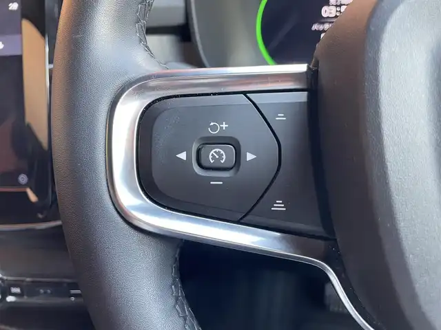 ボルボ ボルボ ＸＣ４０ リチャージ プラス シングルモーター 熊本県 2022(令4)年 3.7万km グレーⅡ ・ワンオーナー/・スマートキー/・プッシュスタート/・Pilot Assist/・レーンキープエイド/・ロードサインインフォメーション/・衝突回避/・クロストラフィックアラート/・ワンペダルドライブ/・クルーズコントロール(追従式)/・オートハイビーム/・ハーフレザーシート/・前席パワーシート/・前席シートヒーター /・純正ディスプレイオーディオ/　【Bluetooth・USB・AppleCarPlay・AndroidAuto】/・全方位カメラ/・ETC/・ドライブレコーダー/・パワーバックドア/・LEDヘッドランプ/・純正マット