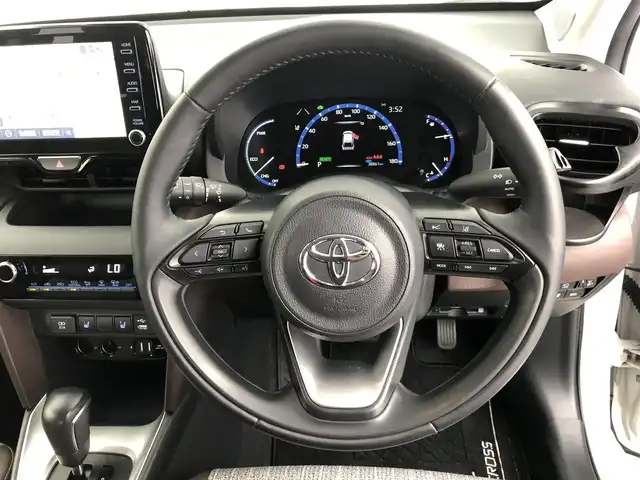 トヨタ ヤリスクロス ハイブリッド Z 愛知県 2021(令3)年 3.9万km 赤 トヨタセーフティセンス/純正ディスプレイオーディオナビ/（フルセグTV/Bluetooth/）/全方位カメラ/パワーバックドア/レーダークルーズコントロール/ステアリングヒーター/本革ステアリング/ステアリングリモコン/ハーフレザー/パワーシート/ETC2.0/ドライブレコーダー/電子パーキング/シートヒーター（D＋N）/シガーソケット/純正18インチAW/純正フロアマット