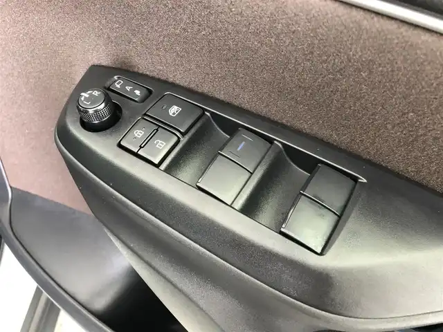 トヨタ ヤリスクロス ハイブリッド Z 愛知県 2021(令3)年 3.9万km 赤 トヨタセーフティセンス/純正ディスプレイオーディオナビ/（フルセグTV/Bluetooth/）/全方位カメラ/パワーバックドア/レーダークルーズコントロール/ステアリングヒーター/本革ステアリング/ステアリングリモコン/ハーフレザー/パワーシート/ETC2.0/ドライブレコーダー/電子パーキング/シートヒーター（D＋N）/シガーソケット/純正18インチAW/純正フロアマット