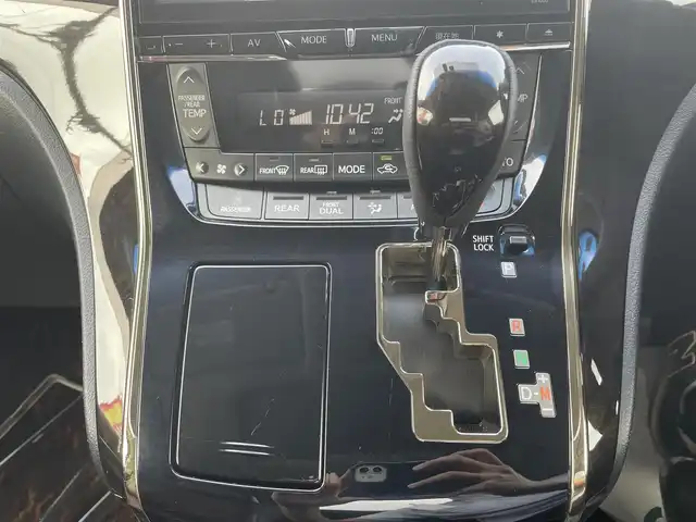 トヨタ アルファード 240S タイプゴールドⅡ 千葉県 2014(平26)年 7.6万km ホワイトパールクリスタルシャイン モデリスタエアロ/モデリスタマフラー/社外車高調/サンルーフ/ALPINEビッグXナビ【EX1000】/・CD/DVD/MSV/Bluetooth/フルセグ/バックカメラ/両後パワースライドドア/パワーバックドア/クルーズコントロール/スマートキー/前後コーナーセンサー/ハーフレザーシート/純正18インチアルミホイール/純正キセノンヘッドライト/フォグランプ/AV100V100W電源/社外エアホーン(コンプレッサー付)/ウッドコンビステアリング/ビルトインETC/ドアバイザー/サイド＆カーテンエアバッグ/新車時保証書＆取扱説明書