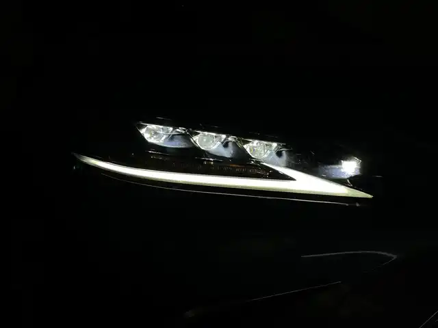 レクサス ＥＳ 300h 群馬県 2020(令2)年 4.7万km マーキュリーグレーマイカ 板金中のため陸送時間かかります（9/20）/三眼フルLEDヘッドライト/上下2段式アダプティブハイビームシステム/カラーヘッドアップディスプレイ/＝＝＝＝＝＝＝/純正12.3インチワイドディスプレイナビ/・フルセグTV/AM/FM/Bluetooth/・CD/DVD/AUX/USB/Miracast/=========/ムーンルーフ/Lexus Safety System＋/・プリクラッシュセーフティ/ミリ波レーダー＋単眼カメラ方式/・オートマチックハイビーム/・レーダークルーズコントロール/・ロードサインアシスト/・先行車発進告知機能/L texシート(運転席・助手席ベンチレーション機能・ヒーター)/ステアリングヒーター/電動チルト＆テレスコピックステアリング(オートアウェイ＆オートリターン機能付き)