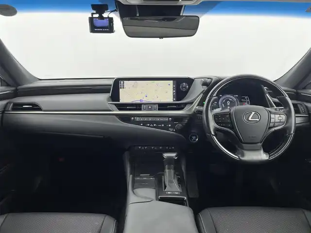 レクサス ＥＳ 300h 群馬県 2020(令2)年 4.7万km マーキュリーグレーマイカ 板金中のため陸送時間かかります（9/20）/三眼フルLEDヘッドライト/上下2段式アダプティブハイビームシステム/カラーヘッドアップディスプレイ/＝＝＝＝＝＝＝/純正12.3インチワイドディスプレイナビ/・フルセグTV/AM/FM/Bluetooth/・CD/DVD/AUX/USB/Miracast/=========/ムーンルーフ/Lexus Safety System＋/・プリクラッシュセーフティ/ミリ波レーダー＋単眼カメラ方式/・オートマチックハイビーム/・レーダークルーズコントロール/・ロードサインアシスト/・先行車発進告知機能/L texシート(運転席・助手席ベンチレーション機能・ヒーター)/ステアリングヒーター/電動チルト＆テレスコピックステアリング(オートアウェイ＆オートリターン機能付き)