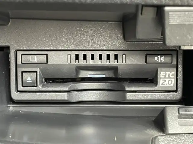 レクサス ＥＳ 300h 群馬県 2020(令2)年 4.7万km マーキュリーグレーマイカ 板金中のため陸送時間かかります（9/20）/三眼フルLEDヘッドライト/上下2段式アダプティブハイビームシステム/カラーヘッドアップディスプレイ/＝＝＝＝＝＝＝/純正12.3インチワイドディスプレイナビ/・フルセグTV/AM/FM/Bluetooth/・CD/DVD/AUX/USB/Miracast/=========/ムーンルーフ/Lexus Safety System＋/・プリクラッシュセーフティ/ミリ波レーダー＋単眼カメラ方式/・オートマチックハイビーム/・レーダークルーズコントロール/・ロードサインアシスト/・先行車発進告知機能/L texシート(運転席・助手席ベンチレーション機能・ヒーター)/ステアリングヒーター/電動チルト＆テレスコピックステアリング(オートアウェイ＆オートリターン機能付き)